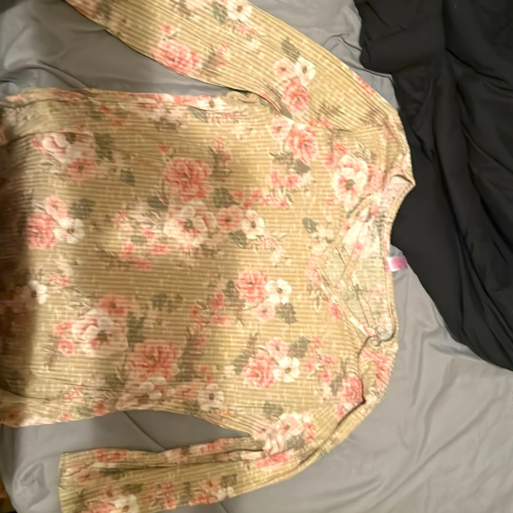 This shirt is 60%polyester 35%rayon 5%spandex
